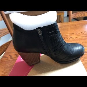 Dansko Meadow Blk Bootie
